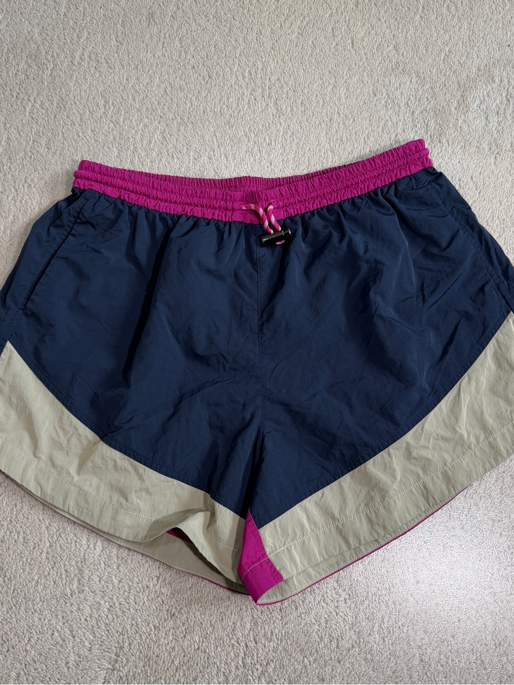Lululemon Evergreen Short Ripened Raspberry Cafe colorblock 10 Gym Workout Hike